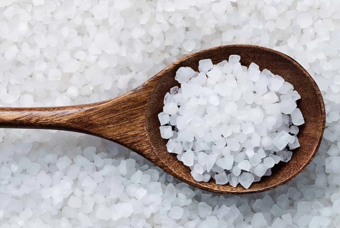 Tại sao nên rắc muối khi về nhà mới? Mẹo phong thủy ai cũng nên biết