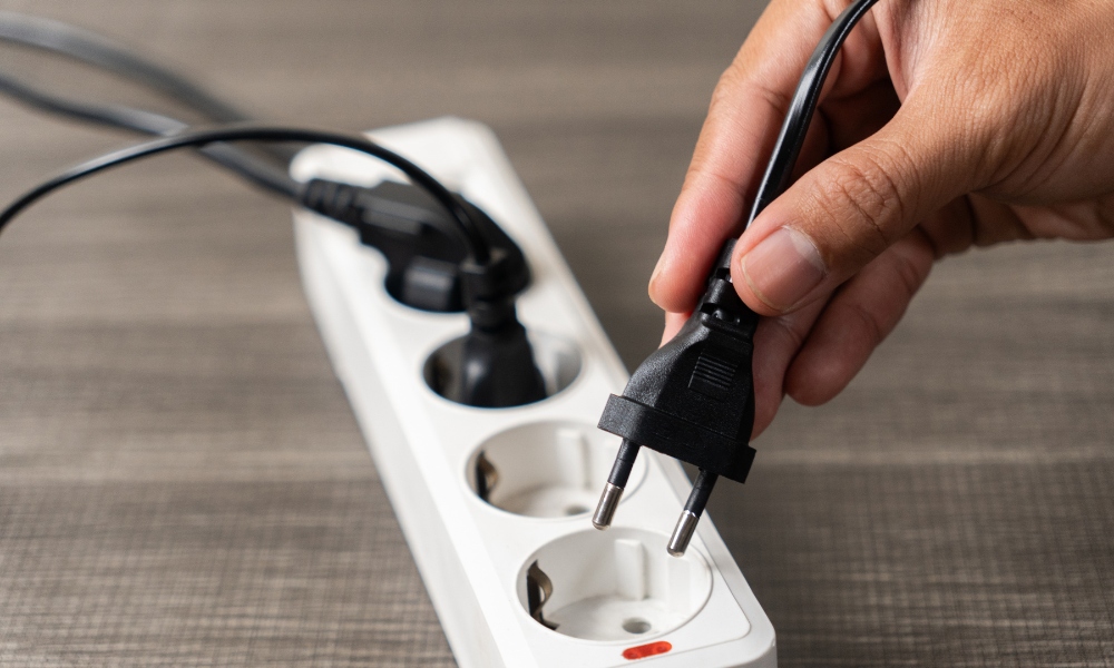 tháo lắp tivi khi chuyển nhà